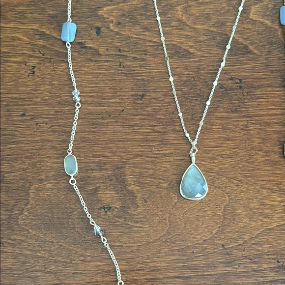 NWOT Elegant Gold and Blue Stone Necklace! - Picture 7 of 11